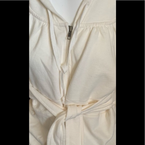 Plush & Lush  Cream hoodie with belt. New - Picture 6 of 6
